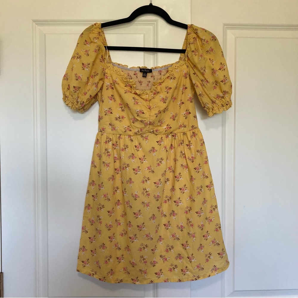City Studio Yellow Floral Smocked Short Sleeve Dress, Size Small